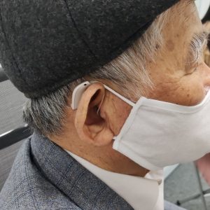 máy trựo thính loa trong tai